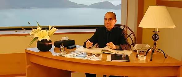 有网友说洪森亲王的办公室比国王的办公室豪华是应该的。原因是因为洪森亲王有实权，