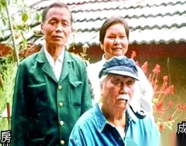 你爹快不行了，拉着你的手，说其实你在老家还有俩亲哥，一辈子没见过。你怎么办？