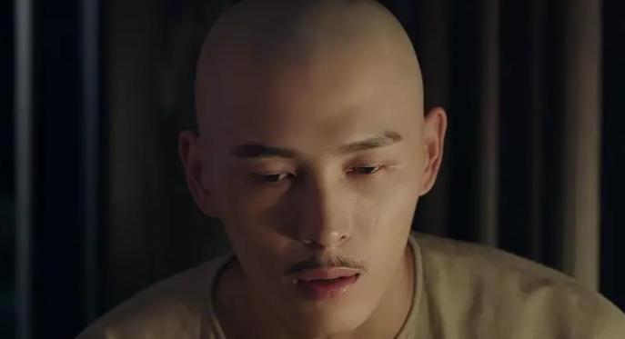 1778年，弘昼临终前，乾隆问他有何心愿未了。此时的弘昼已说不出话，但还是强撑一