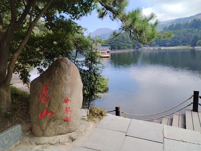 随想太白饱醮历史血泪题王屋古典壶现代酒敬白司马庐山花径路星星簇拥月亮