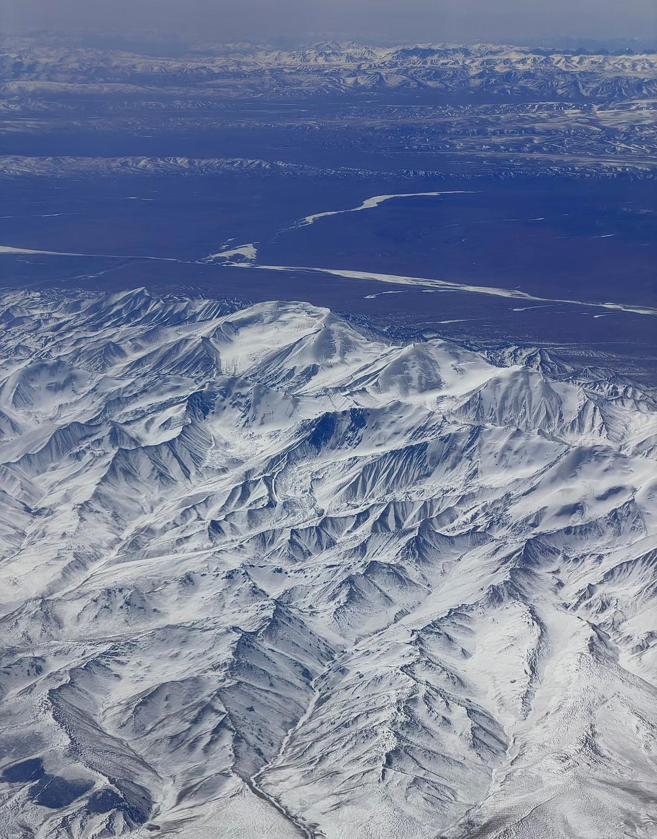 最近有想去伊宁旅游的朋友如果正好你也是坐飞机那么强烈建议您买左侧靠窗的位置