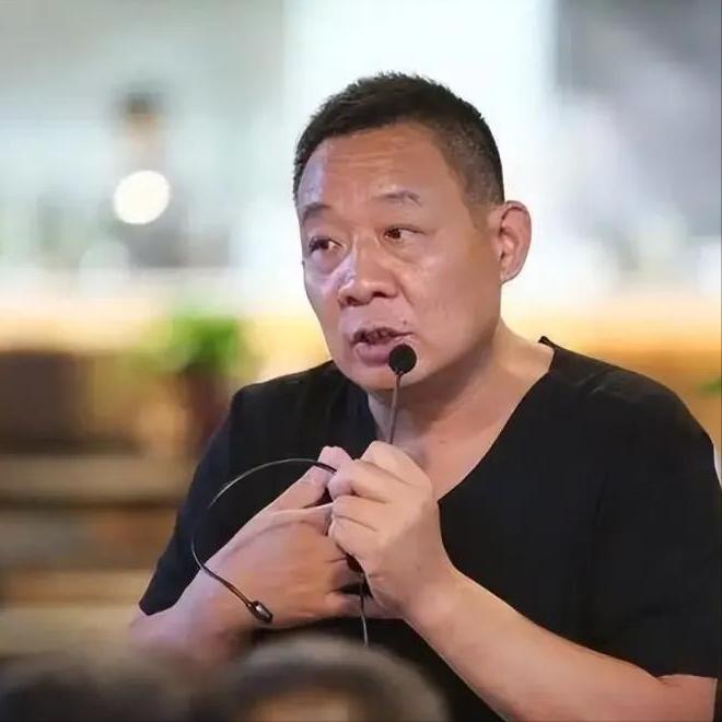 为什么胖东来关店比开店还可怕？一家扎根河南的地域超市，门店连30家都不到，也从