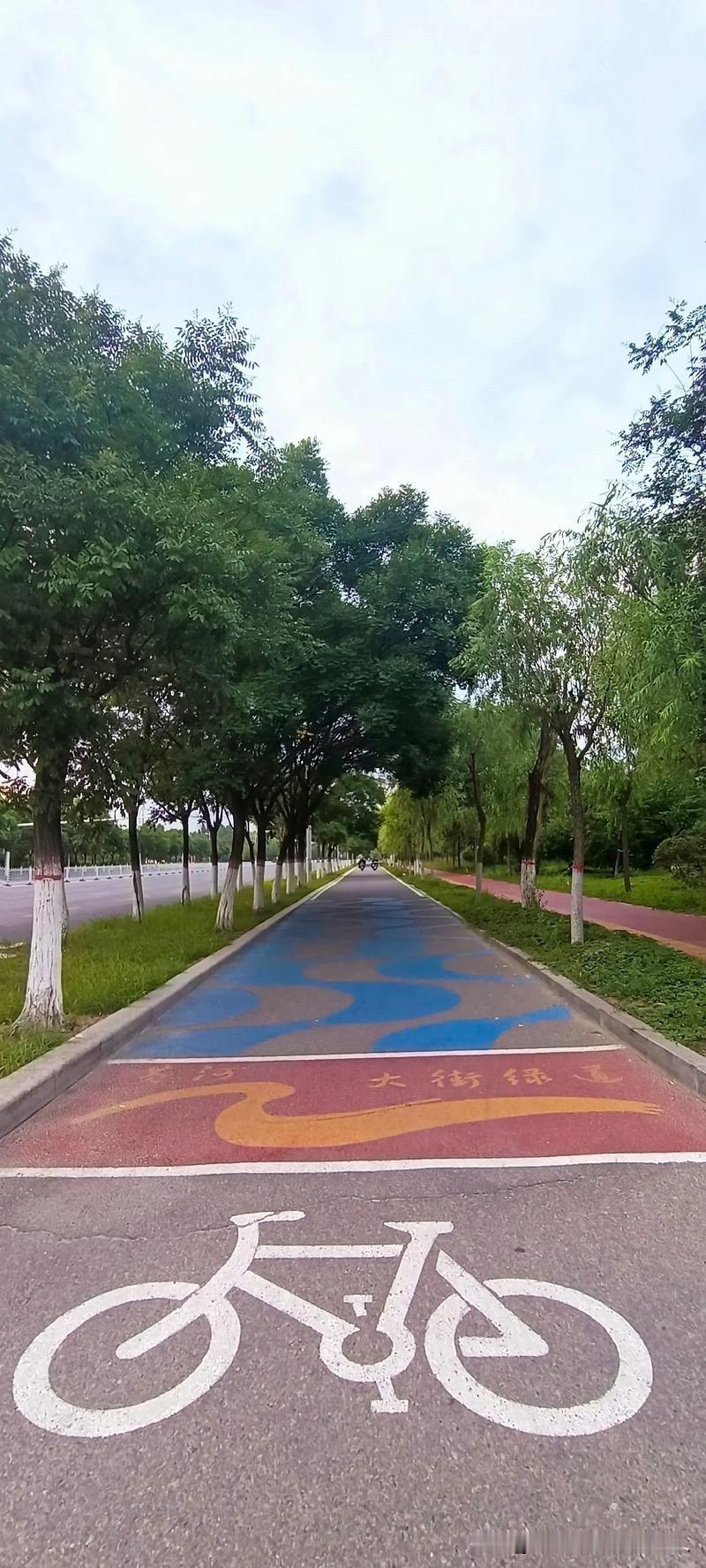 我平时都是一个人去跑步，有个邻居说想跟我一起去跑，不好意思拒绝就答应了，约好早上