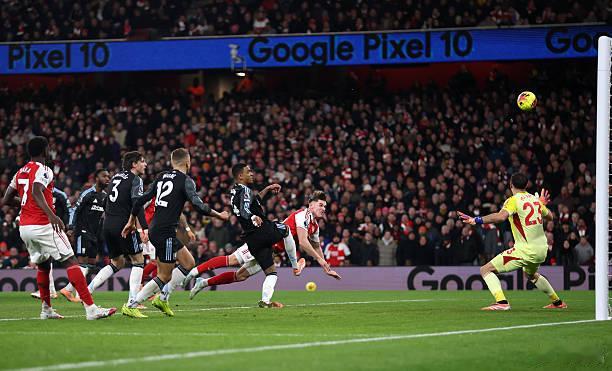 阿森纳vs阿斯顿维拉你说你花了不少钱买一个中锋，不就是要在这种关键场次支棱起来