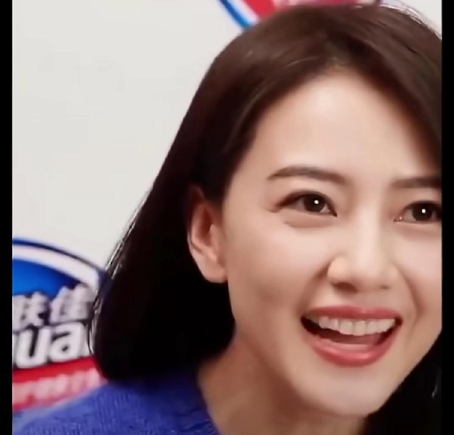 高圆圆自曝名字的由来演员高圆圆在一则采访中说过自己名字的由来，她说因为她在中秋