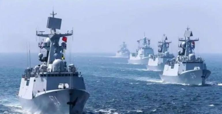 2艘055同时入列，一起加入东海舰队！为什么中国人没那么兴奋了？两艘055进