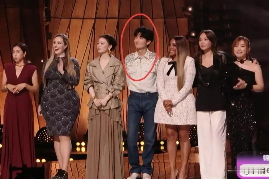 单依纯：一个真正的娱乐精灵，有趣的灵魂，在哪里都能闪闪发亮。我们真的一定要看