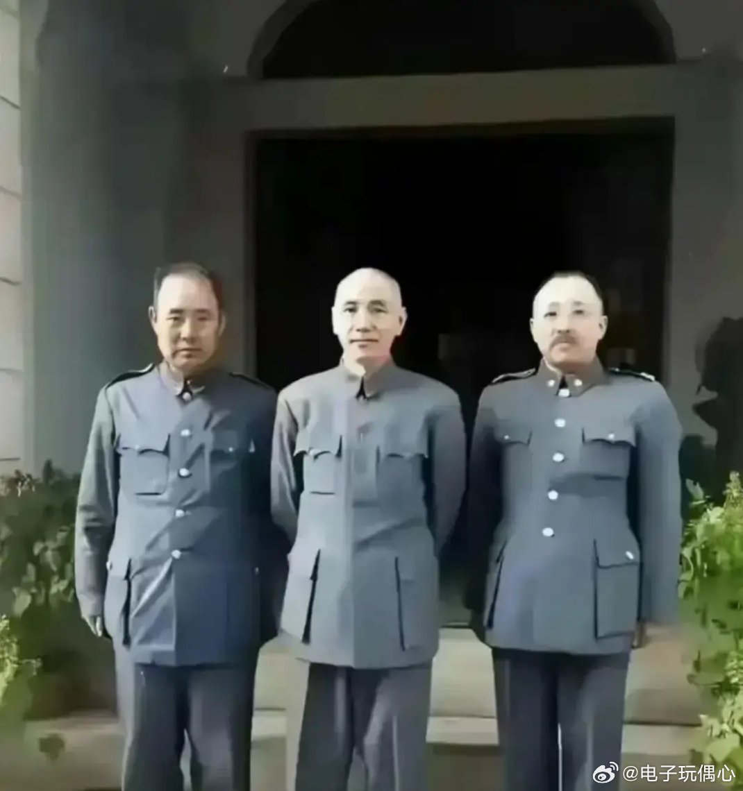 我敢断言，认得出这三人的历史绝对不会差，一般只认识中间的那人