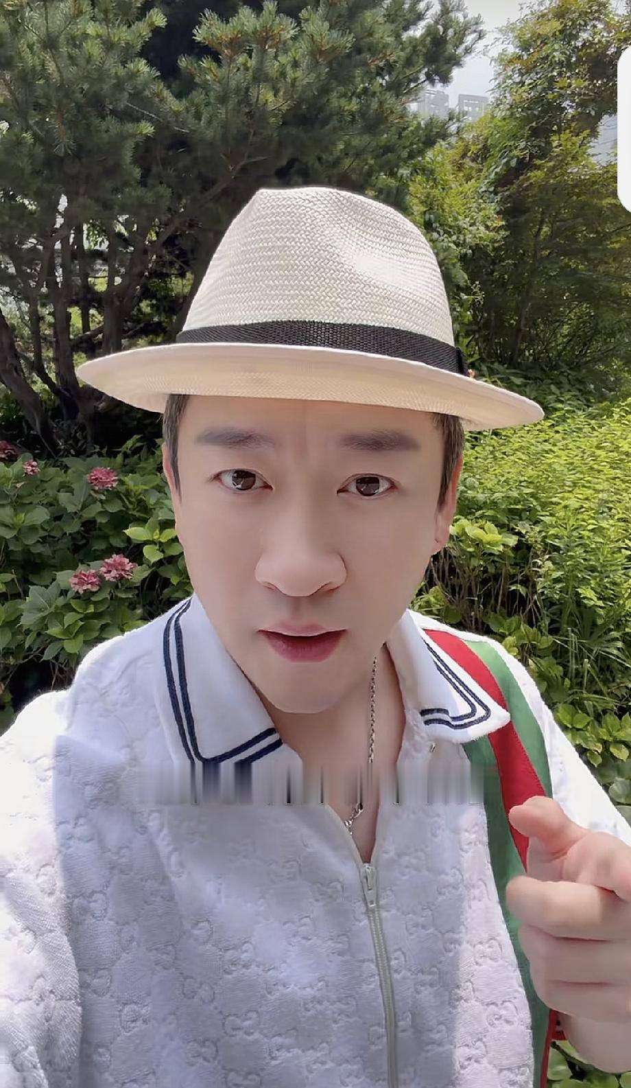 曹云金发视频说：“兄弟们，我开了个餐厅，结果我还是没地方吃饭，不信你们看！”