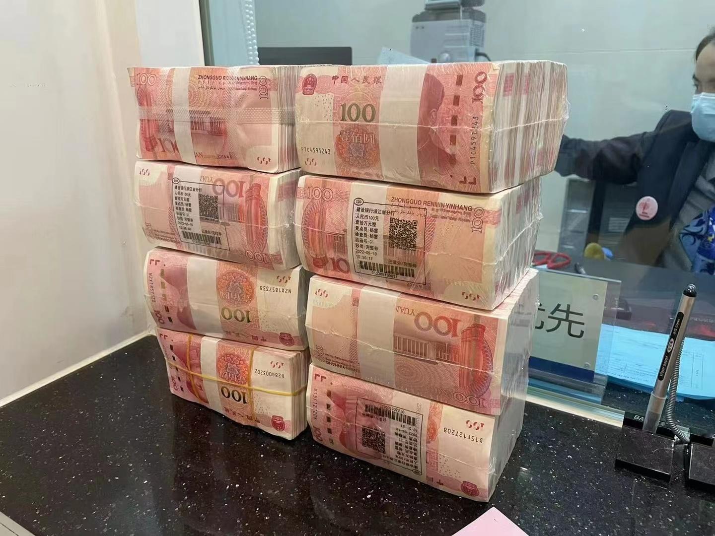 黄金家人们大家说有必要把股市的钱来投资黄金吗？目前股票里亏了一台问界M9，年前