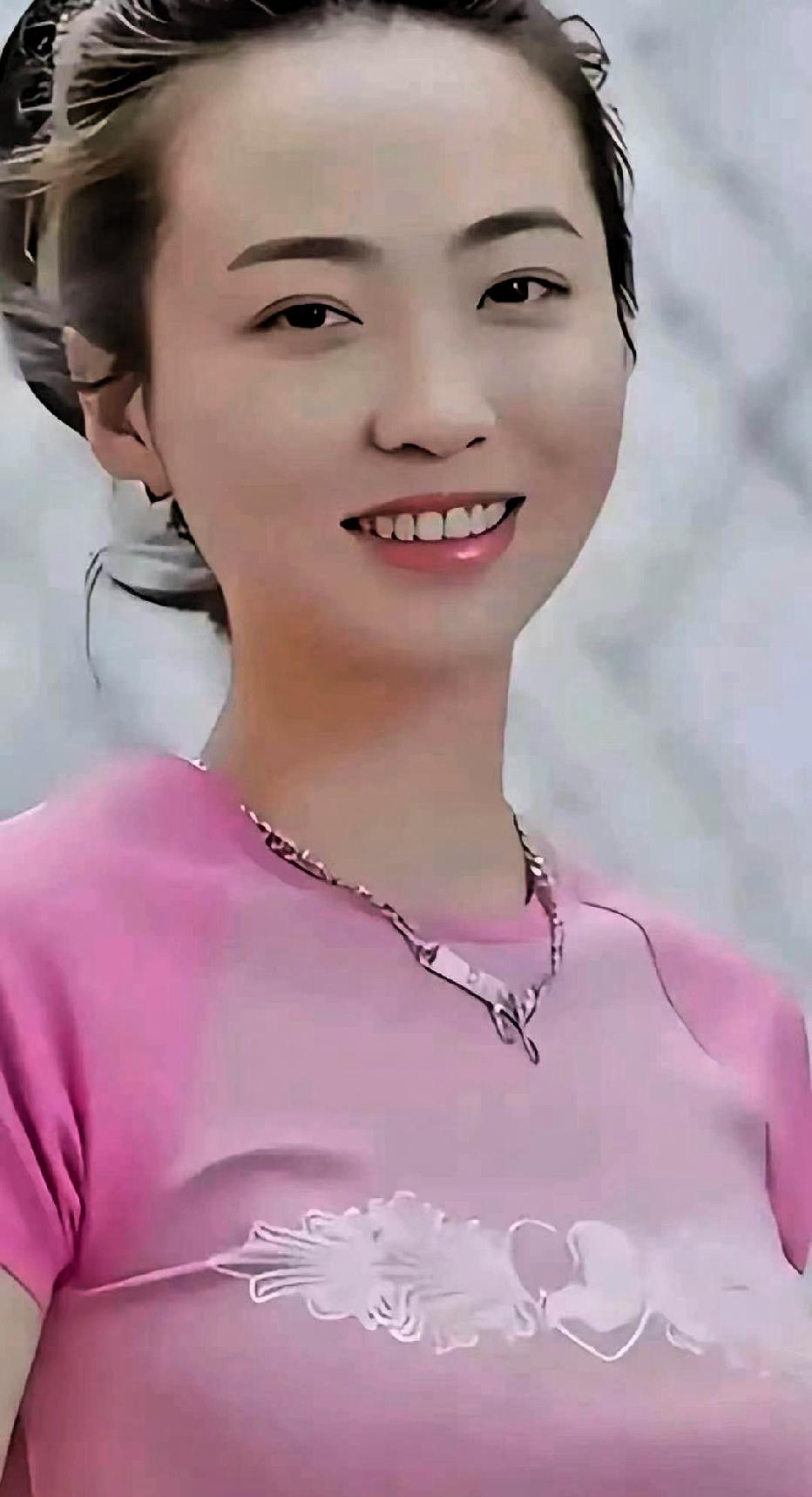 白珊珊，恒大歌舞团团长，1989年生人，属蛇的顶级美女。于2024年和商人李某