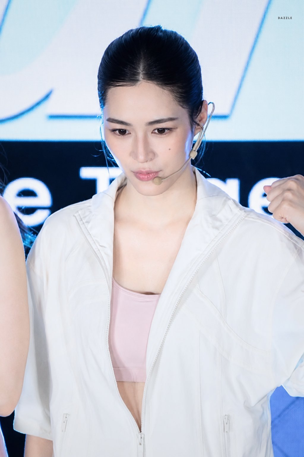 260822MegaWecare活动饭拍健身教练长这样课很难约吧😌邝玲玲/