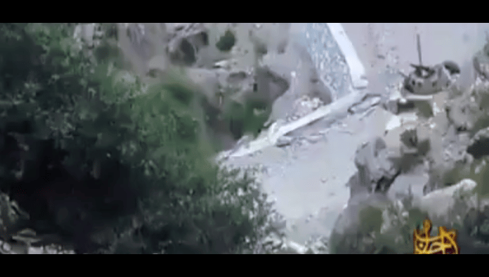 黎巴嫩真主党打伏击，炸毁两辆以色列陆军的装甲悍马。黎巴嫩真主党布置的路边炸弹威力