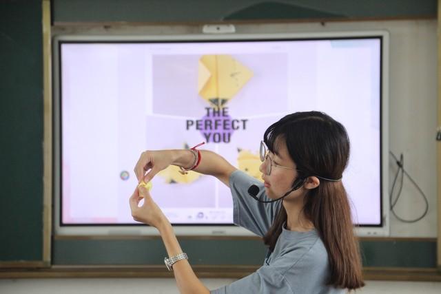 作为教研员，对于现在的很多赛课形式，我是非常反对的。比如前几天市里举行的AI赋