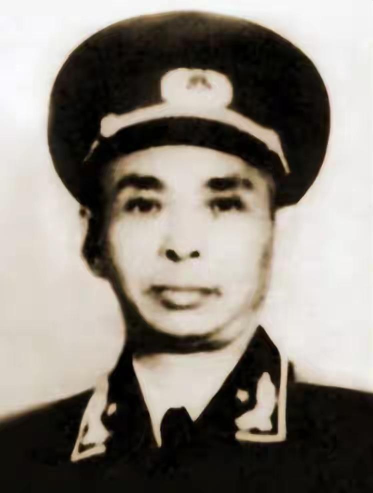 伟大的童老将军、童大夫，一生淡泊名利，始终人民至上，一心一意为人民的崇高品德令人