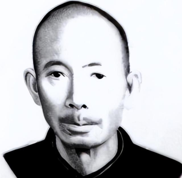 1976年，一位老人在北京军事博物馆参观时，他趁附近没人就想摸一下文物，工作人员