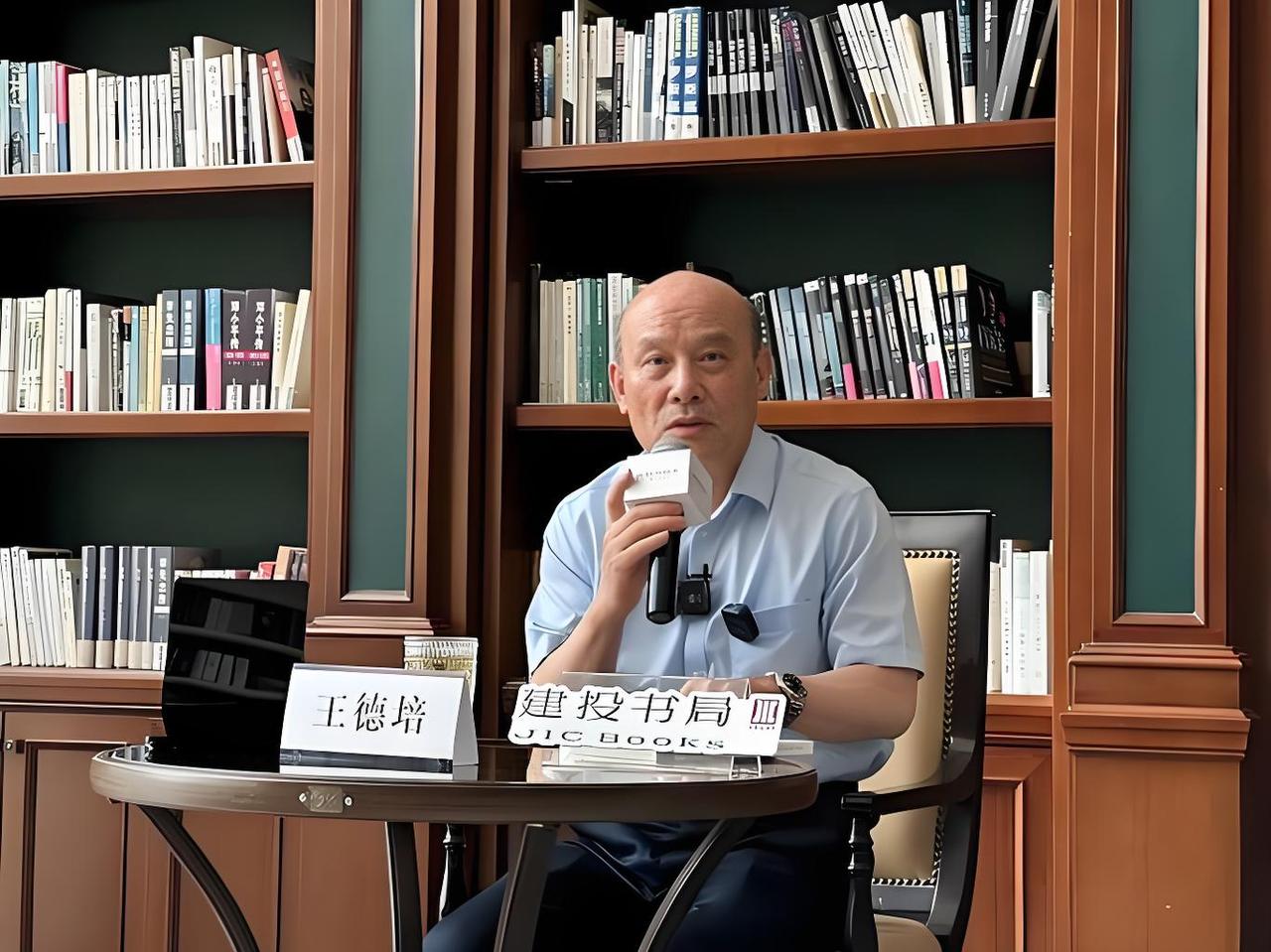 经济学家王德培说：“老百姓现在非常不容易，经济已经进入急剧大洗牌阶段。这并非经
