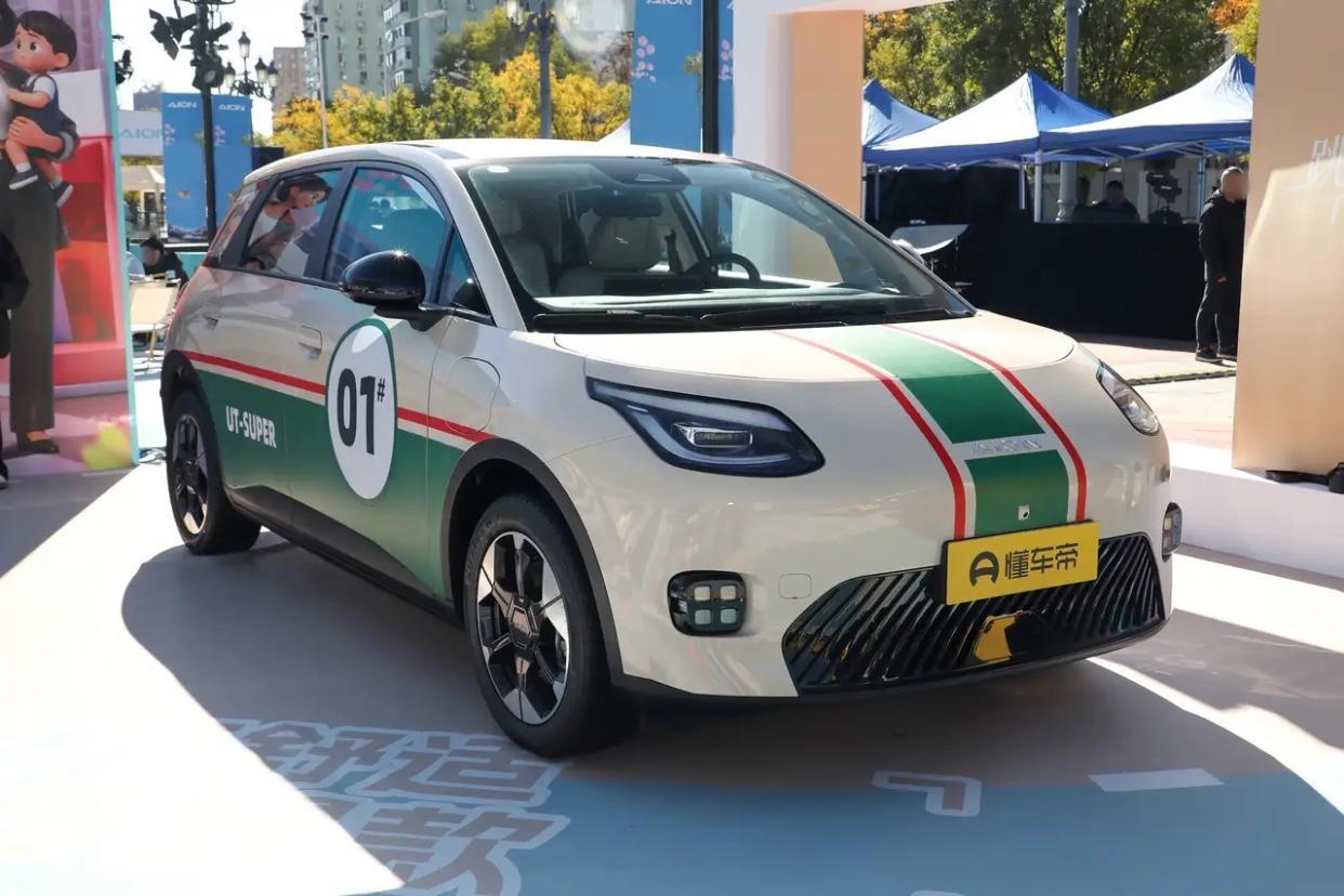 兄弟们，刚刷到埃安UTsuper今儿上市了，这价格一出来我直接从沙发上坐起来了