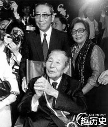 1987年，在张群98岁生日宴会上，有记者问：“你追随蒋介石最久，和他关系也最密