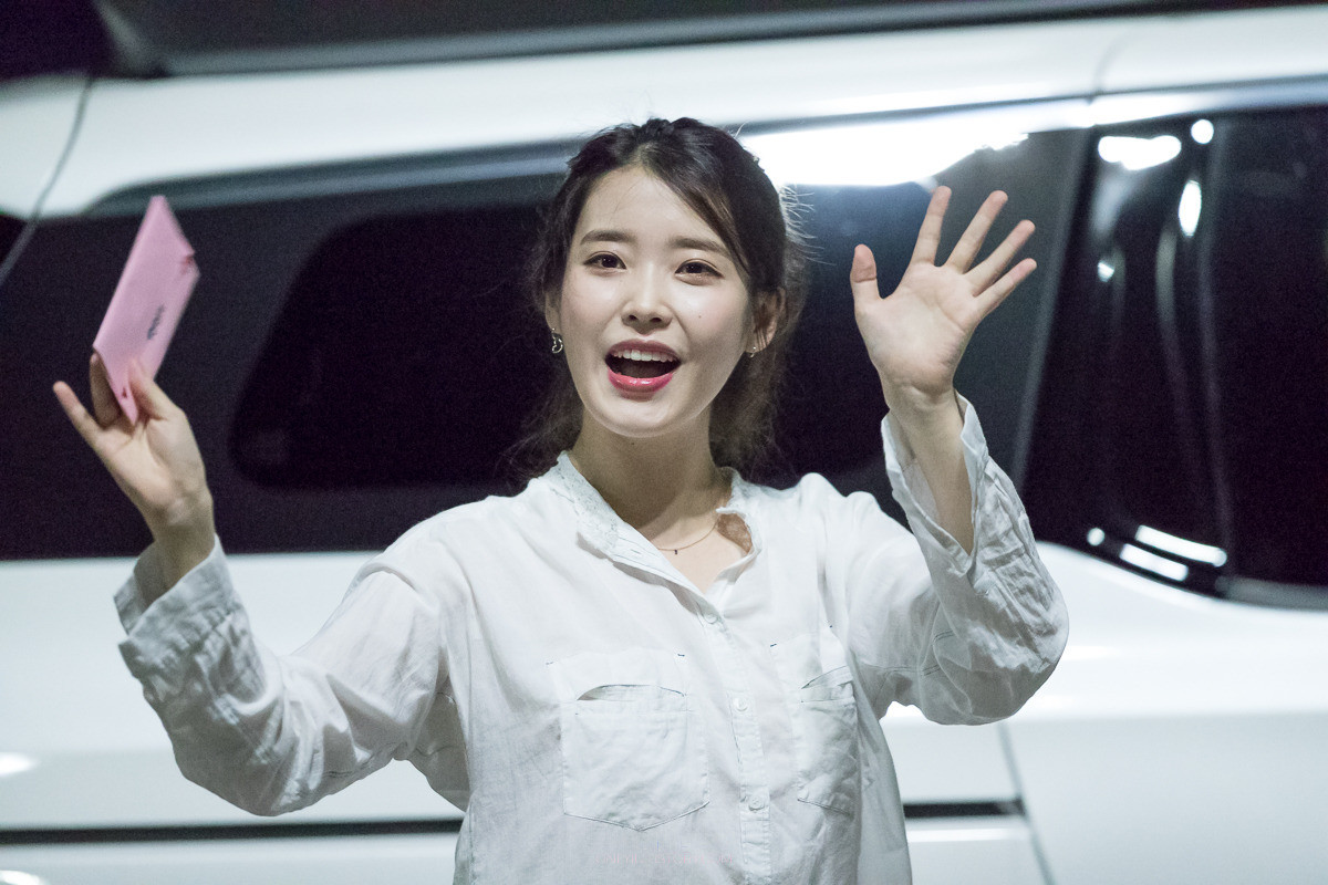 八年前的今天180811ZICO演唱会嘉宾的知恩iu