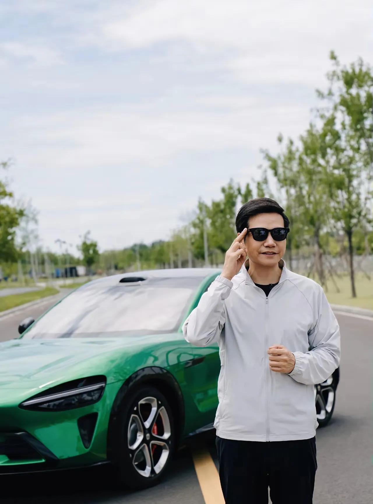 雷军帅吗？真的没感觉，但是在网络上这人气有点气人，人家也没有什么文案，非常直白的