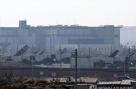 韩国媒体《东亚日报》消息，部署在韩国的6台“萨德”发射车全部运走了。2025