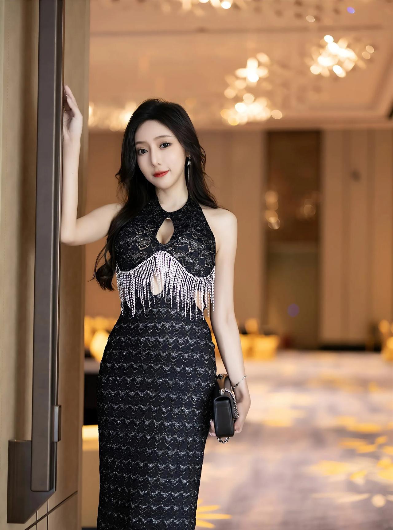 王馨瑶穿黑色蕾丝裙太绝啦！性感优雅一键拉满