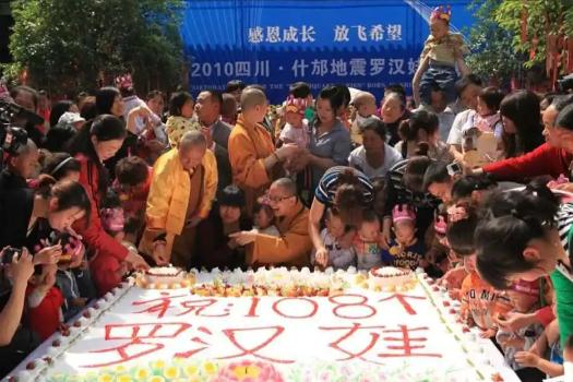 这是汶川大地震时，连科学都无法解释的奇迹！地震发生后，108个“罗汉娃”神奇降世