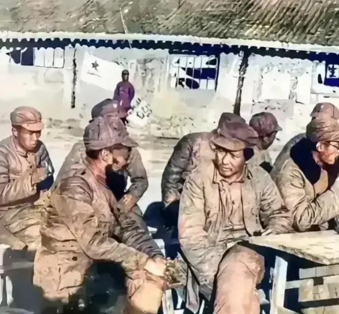 你看过这张照片吗？这是1935年10月，红军长征胜利到达陕北的一张珍贵历史照片。