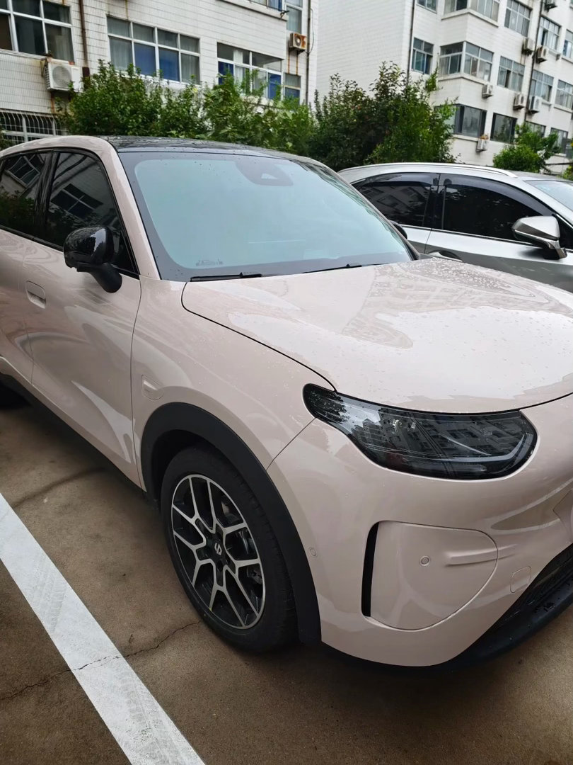 十几万热门家用纯电SUV，零跑A10的热度一直居高不下，主打高性价比，把很多高端