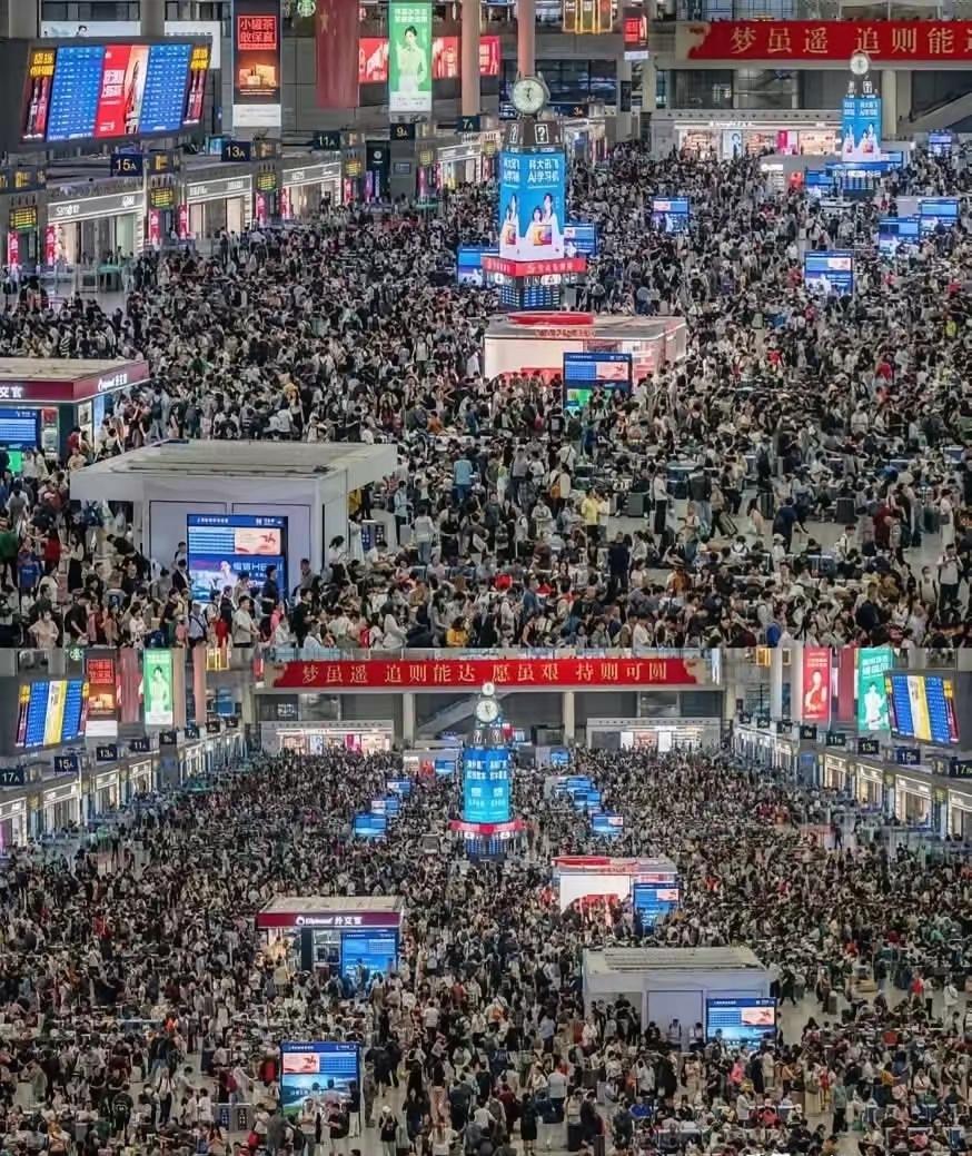 越南媒体分析中国害怕美国加征100%关税吗？答案藏在刚结束的国庆假期数据里，简直