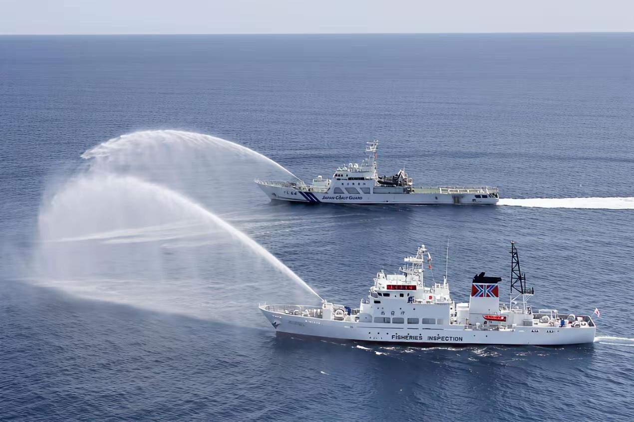 扣押中国渔船现场图来了：4艘日本舰艇逼停中国船，47岁的船长被捕2月13日