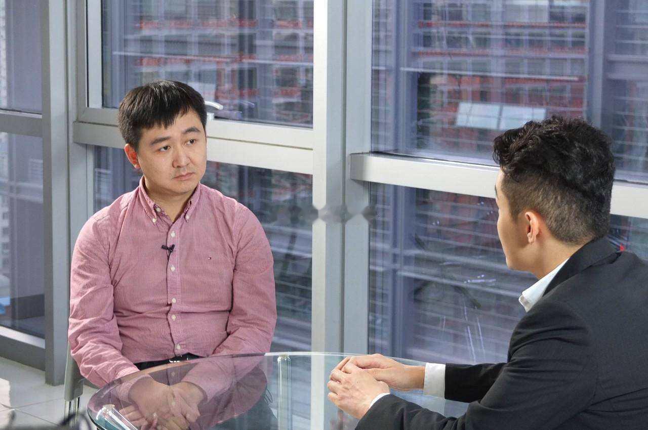 特朗普加密货币公司支持提供中国AI服务懂王搞了个骚操作，他的政府不允许企业使用