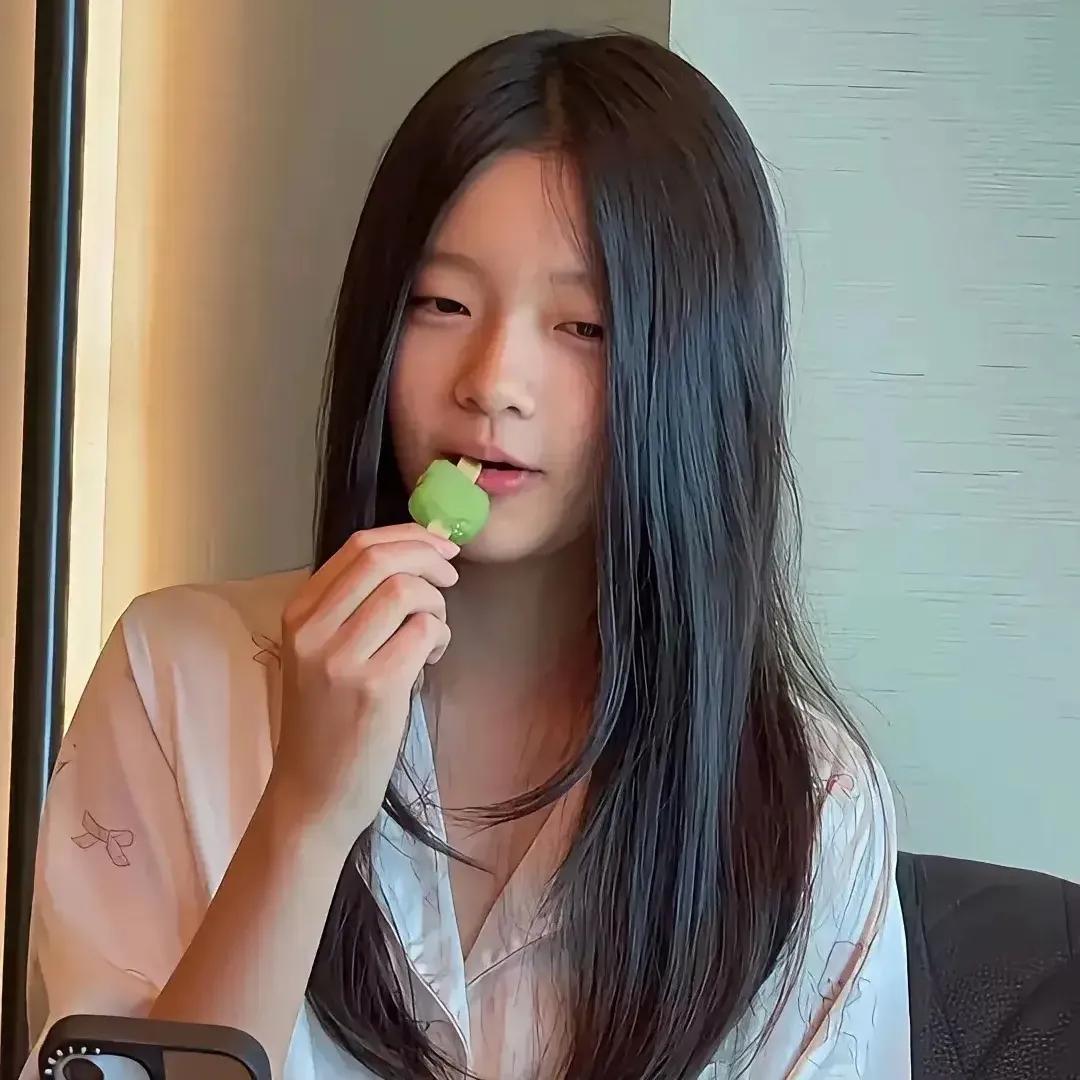 S家族最完美的基因结合者诞生了！汪希玥正脸曝光，这骨相和皮相结合得也太高级了