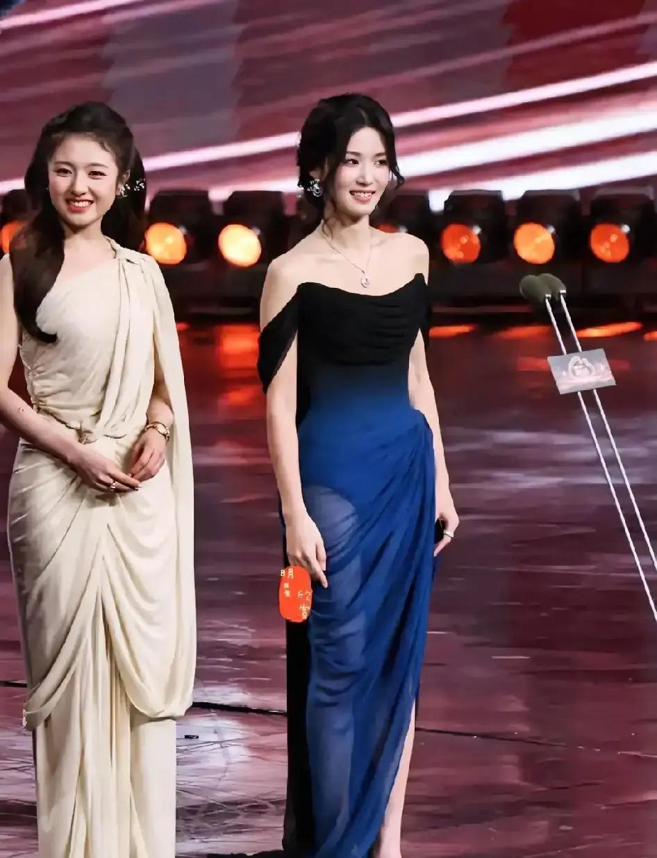 卢昱晓和李兰迪被拉出来比气质，微博投票直接炸锅。男粉把票投给卢昱晓冷艳挂，女