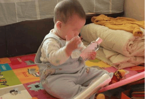 妈妈给宝宝喂蜂蜜, 差一点夺走宝宝生命, 婆媳在医院就打起来