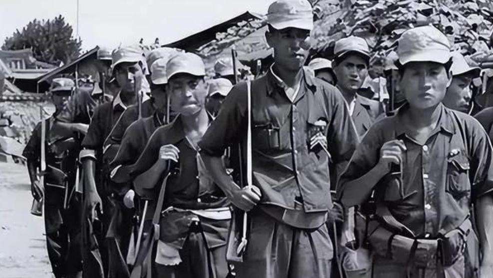 志愿军战俘2.1万，绝大部分是1951年5月间在第五次战役后期被俘的，其中原国民