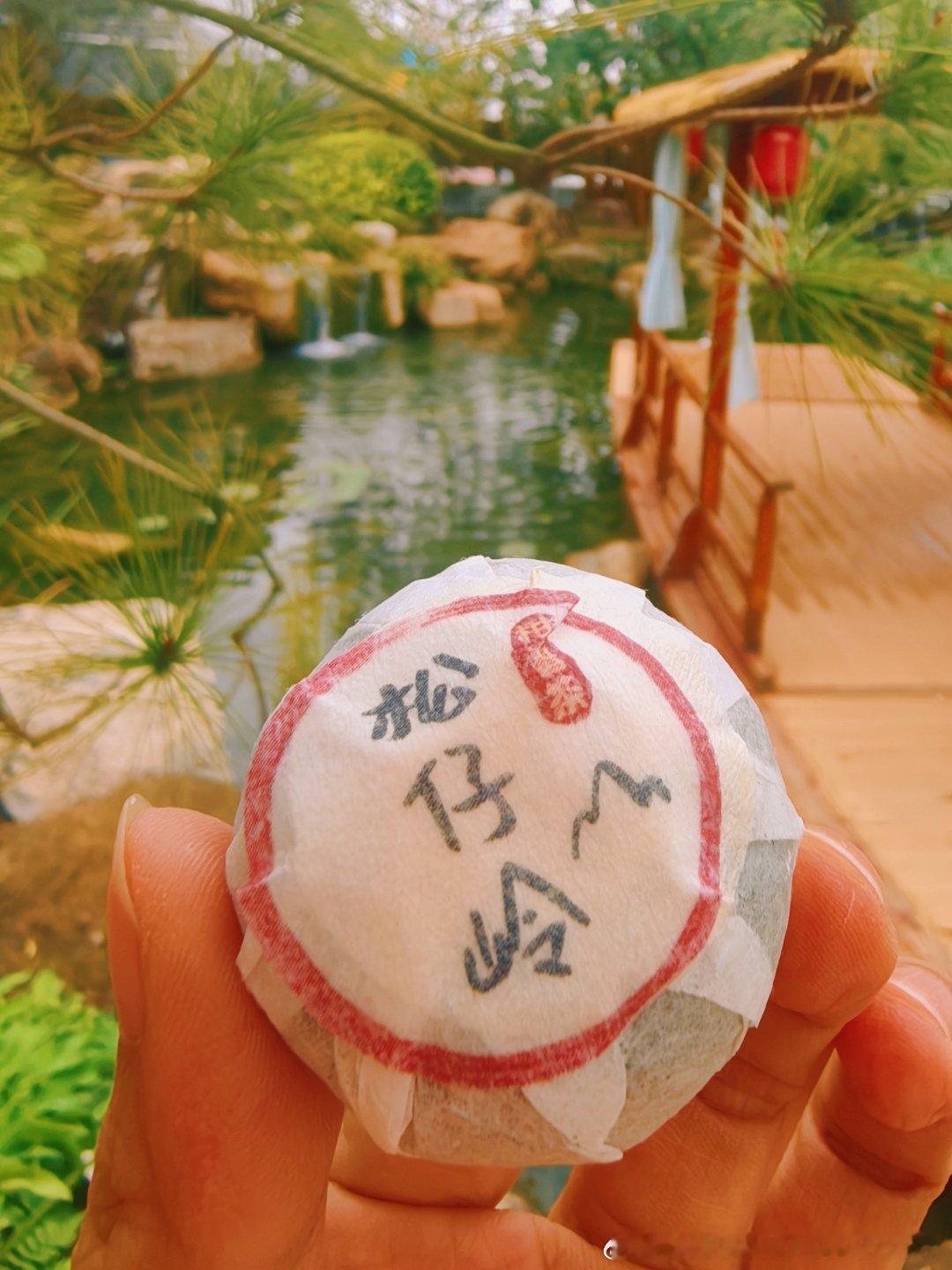 朋友来探班上午茶坐到晚饭时间去停车场的路上才发现降温了风特别大……大家要注意保暖