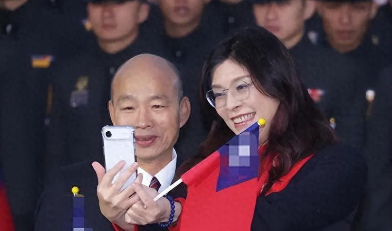 郑丽文的豪赌，和平的远方，二零二六年元旦，升旗典礼有点不对劲，郑丽文去了民进党的