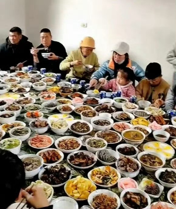 图一中国人的家宴图二韩国人的家宴……​​​​