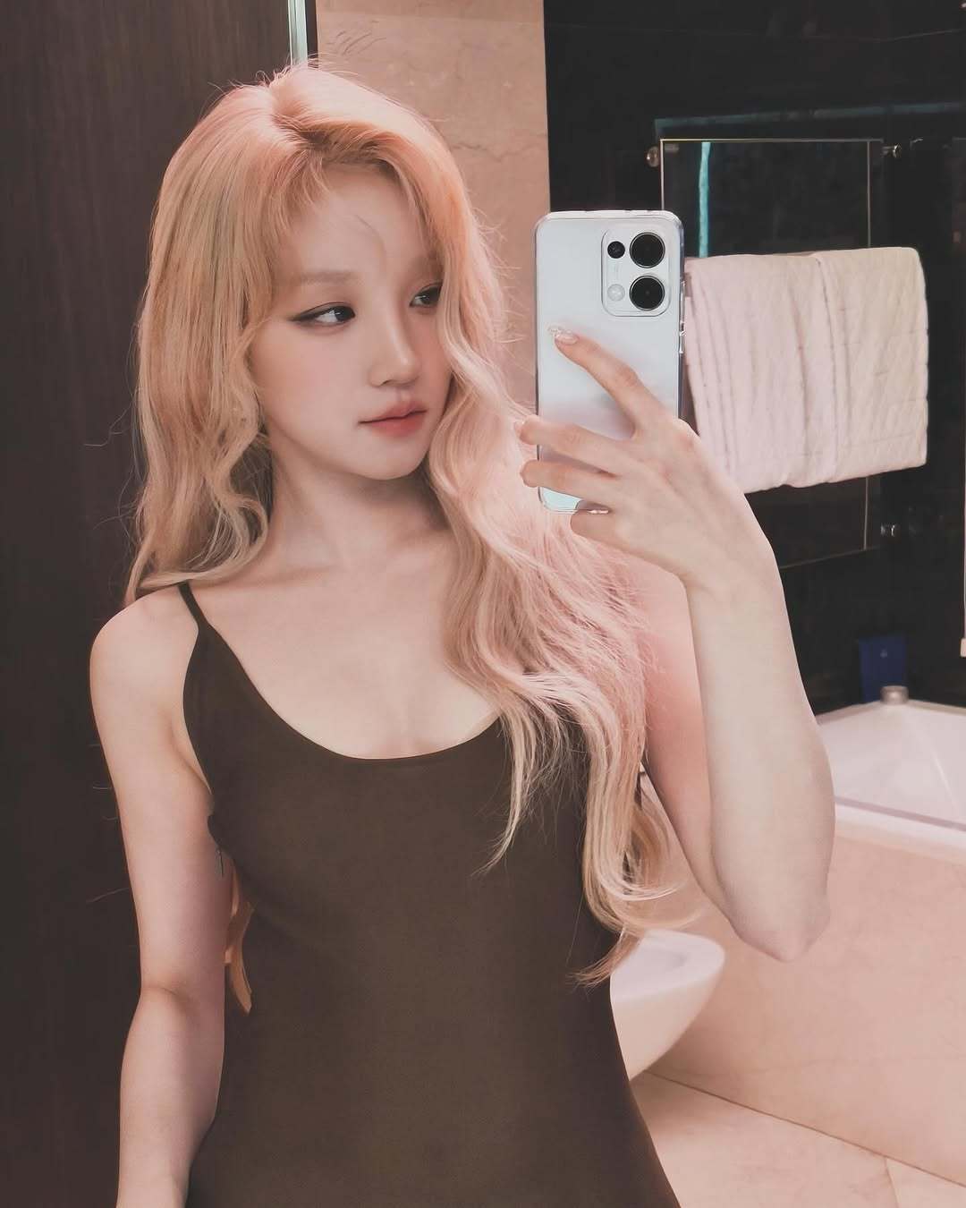 宋雨琦跳了张函瑞进行曲宋雨琦三奢女帝Fendi米兰秀场👜