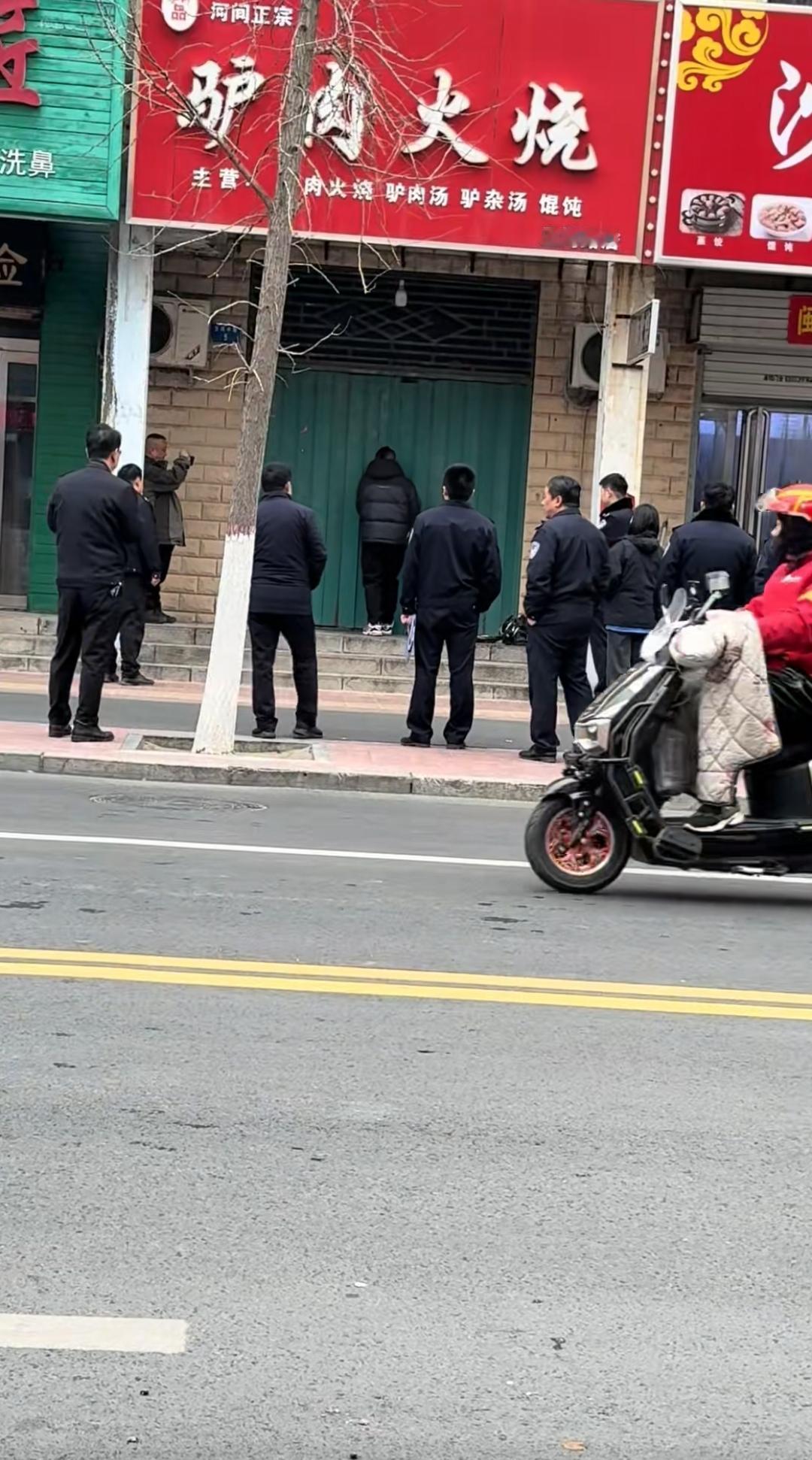 这几天有不少北方的朋友都无语了，一直吃的驴肉火烧竟然是马肉火烧！肯定是有商家