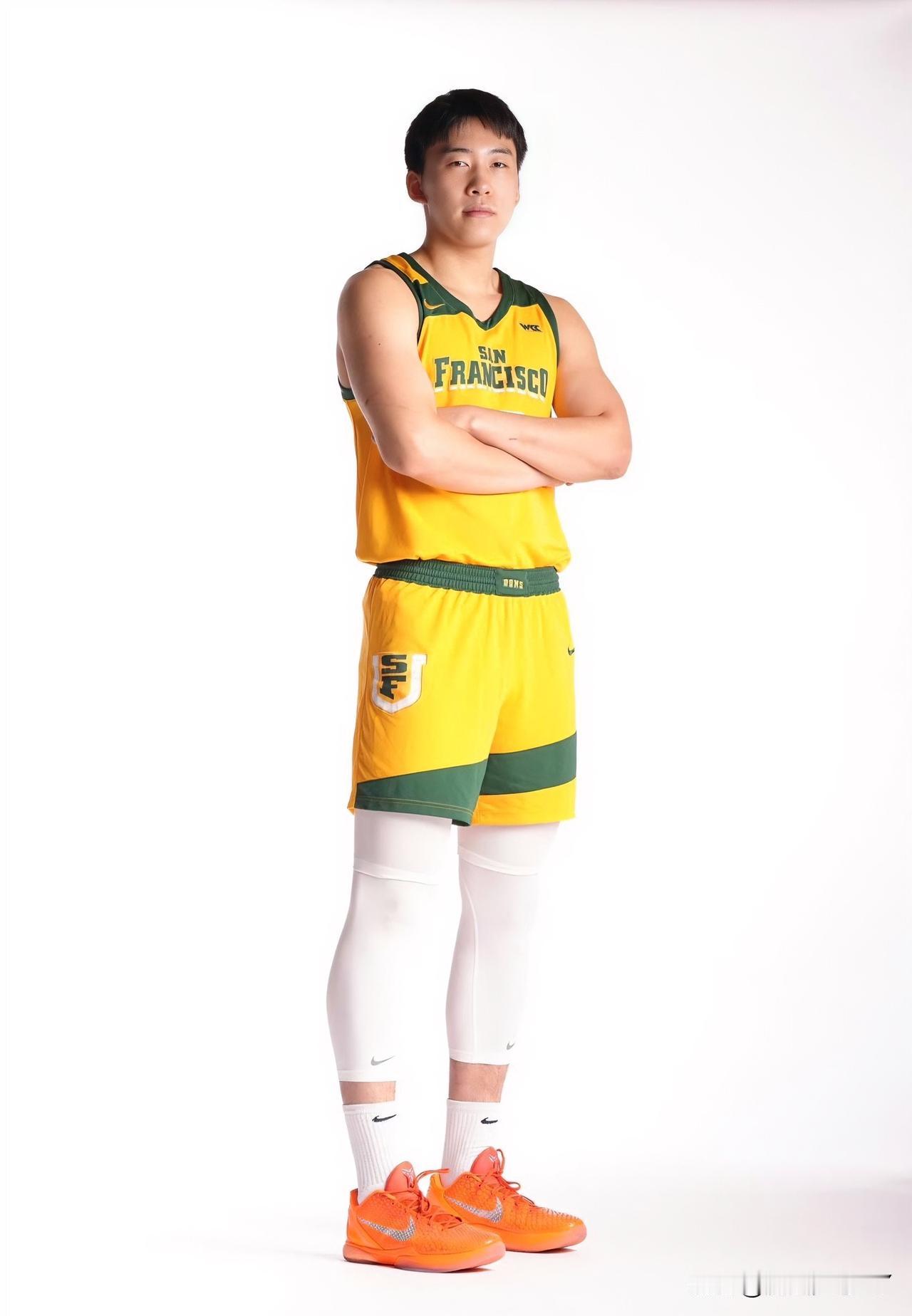 现在最郁闷的估计就是王俊杰了没想到赛季初他还是主力现在只能替补打6分钟！