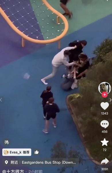 澳洲青少年罪犯瑟瑟发抖！前两天他们围殴中国留学生还嬉皮笑脸，结果局势两级反转，上
