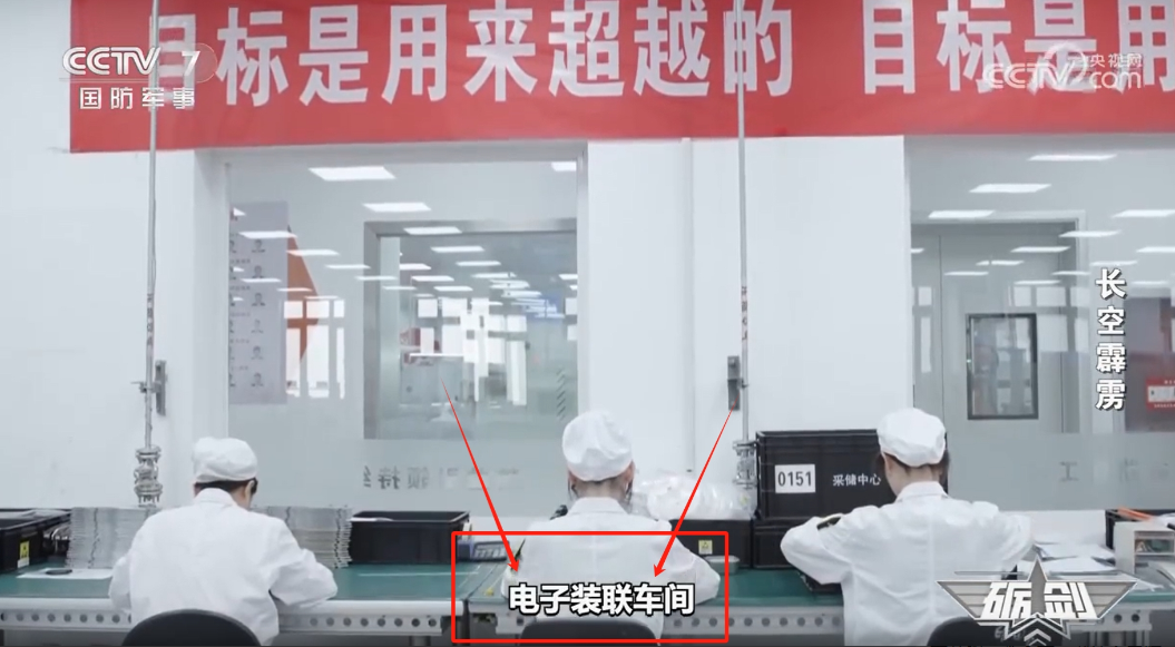 央妈介绍PL-15E智能化生产线不过瘾，这次安排庄晓莹跑了一趟，直接把整个电子装