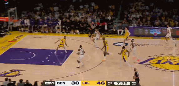 老詹很拼！但这球真是犯规了！在今天NBA常规赛湖人对阵掘金的第二节比赛中，詹姆