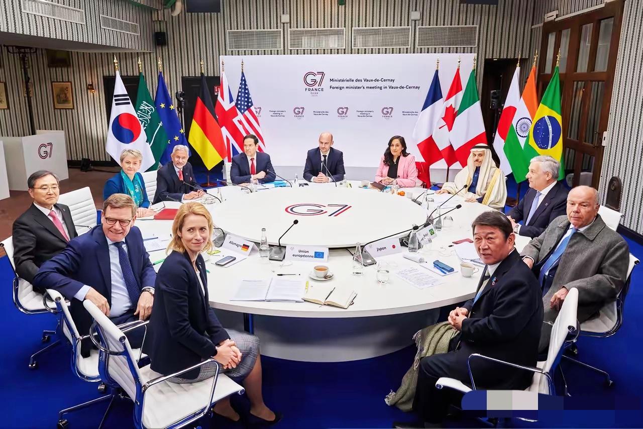 卢比奥泼冷水，逼泽连斯基陷入绝境。3月27日，美国国务卿鲁比奥在法国参加七国