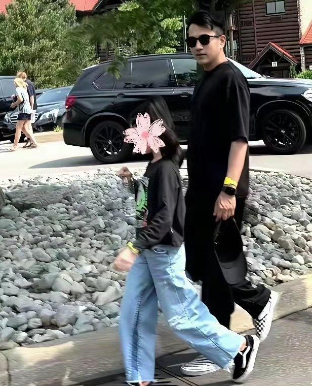 杨幂刘恺威的女儿小糯米已经长大了，这大长腿，遗传了妈妈的。​​​​