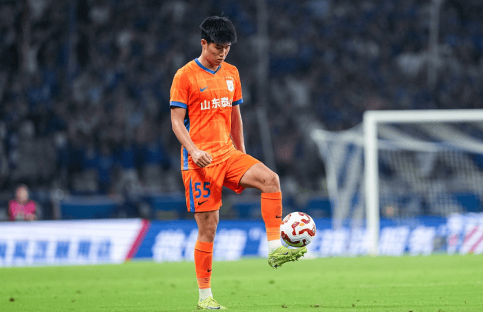 鲁媒: 泰山队后卫彭啸因伤缺阵两周, 史松宸归队时间未定