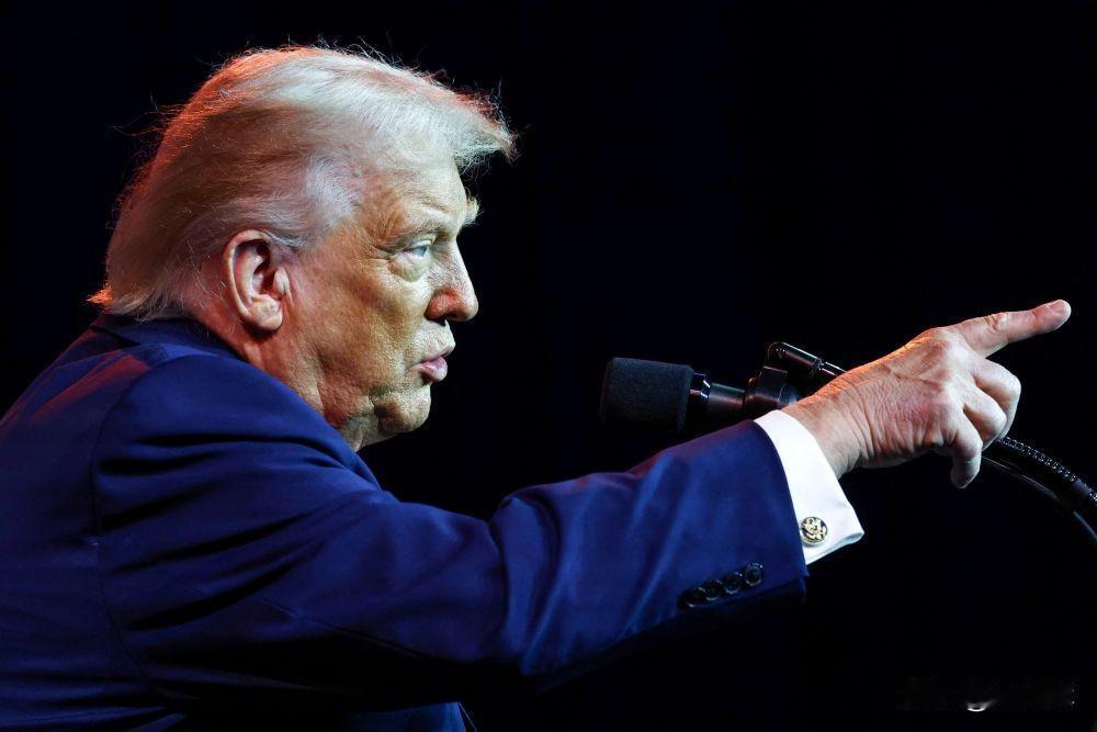 指向古巴：特朗普称古巴深陷严重危机特朗普在接受休·休伊特专访时称，“我认为